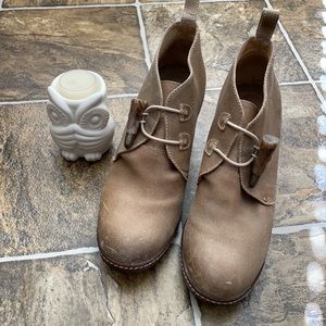 Johnston and Murphy chukka wedges 8